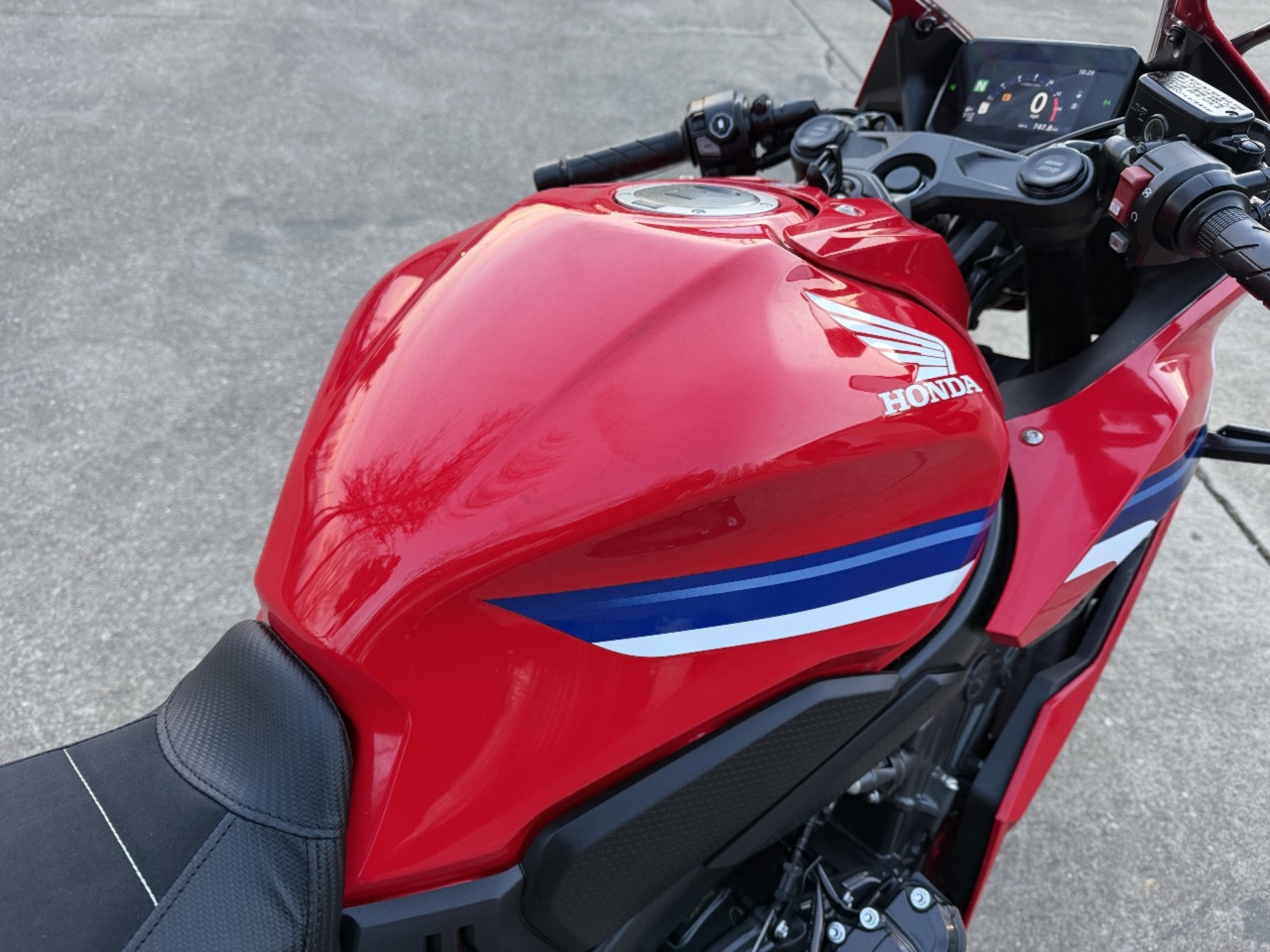 2025 Honda CBR650R E-CLUTCH